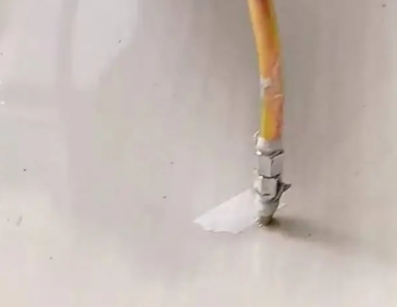 牡丹江市瓷砖空鼓维修公司专业解答在瓷砖铺贴过程中，如果使用的砂料过粗（如全部使用了粗砂），可能会导致以下问题